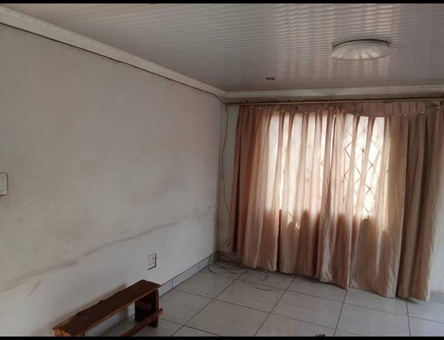 2 BEDROOM HOUSE FOR SALE IN ZONKIZIZWE